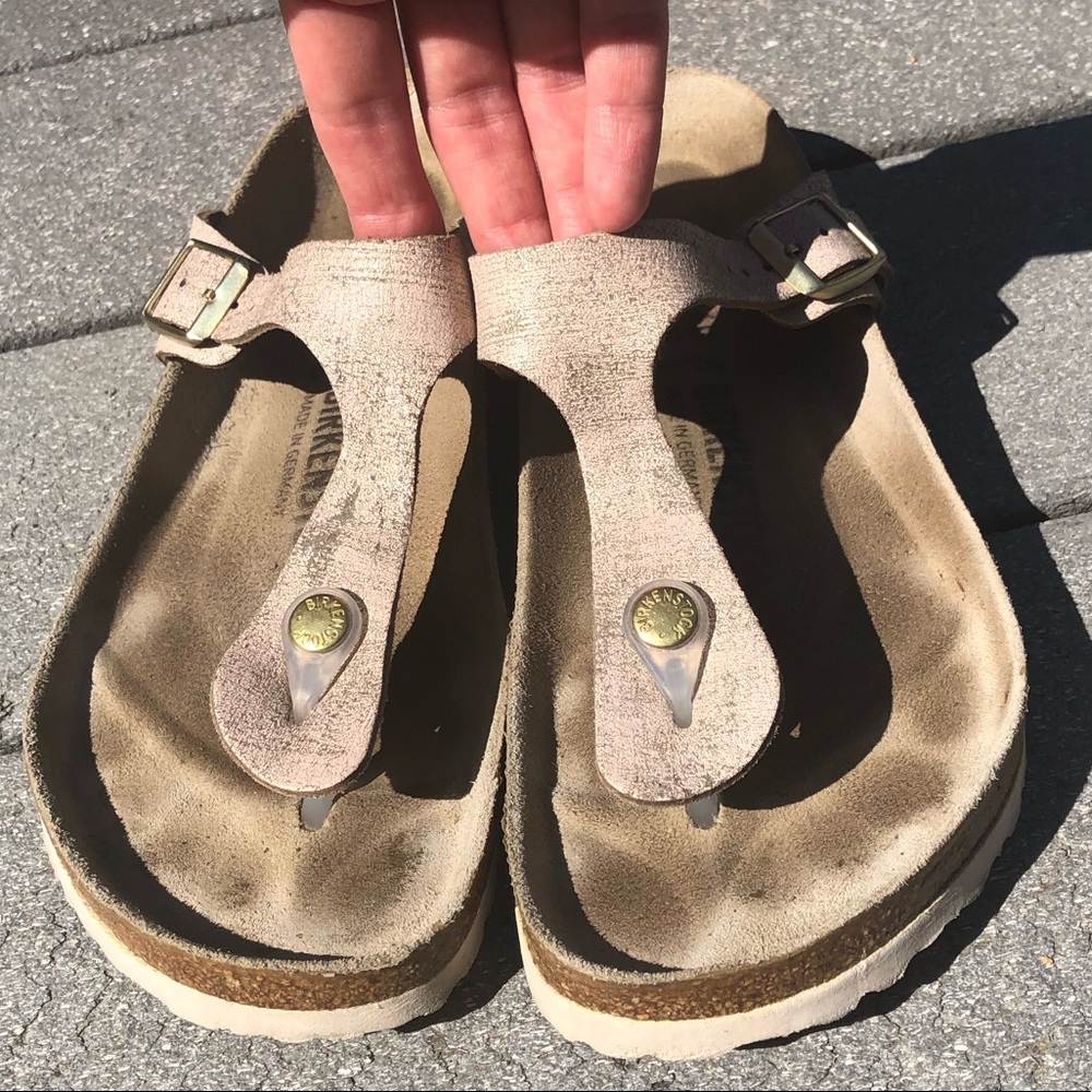 Birkenstock Gizeh Metallic Rose Gold Suede Sandals